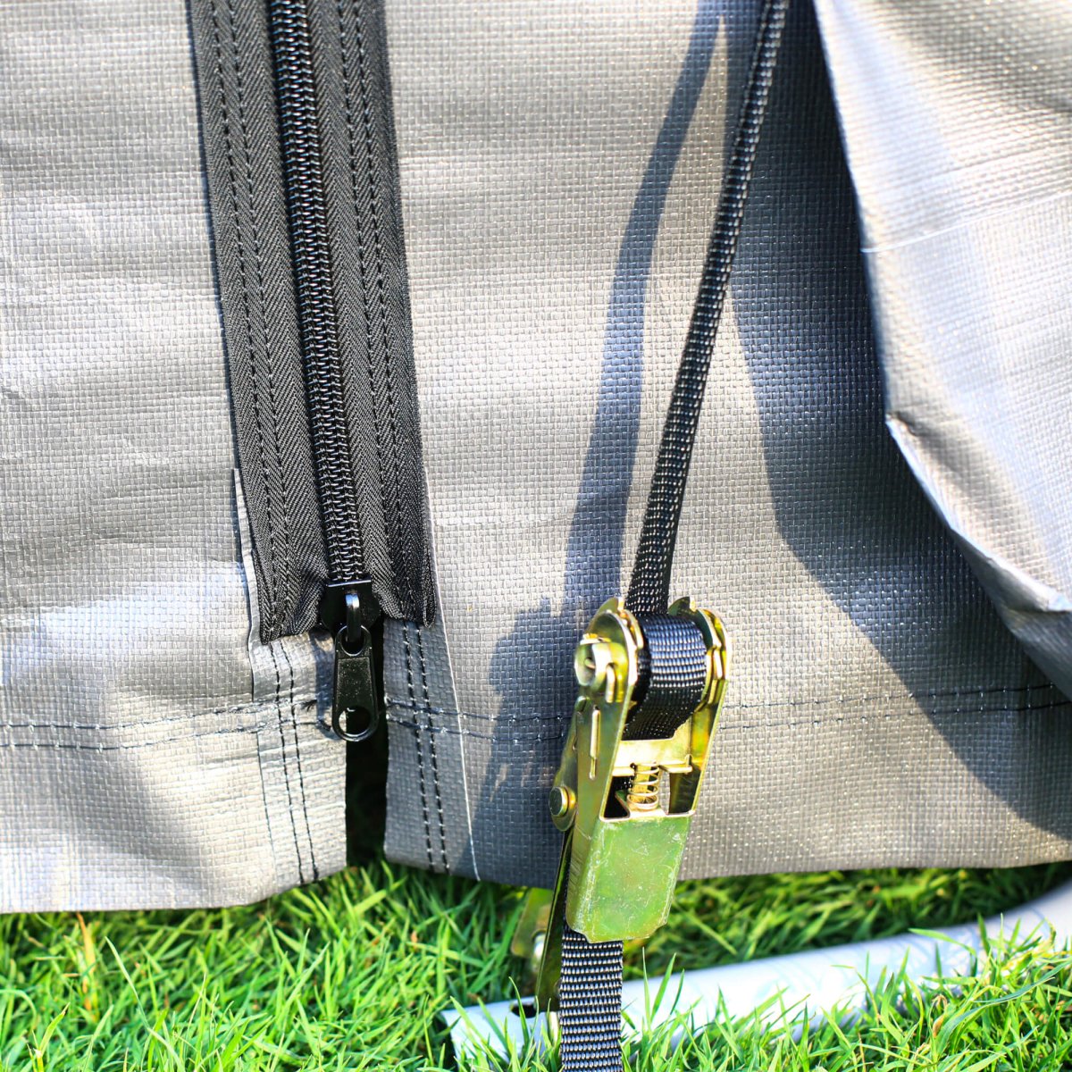 Lockable zipper design for secure closure on outdoor storage shelter